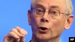 Presiden Uni Eropa Herman Van Rompuy memastikan dukungan Eropa bagi Yunani agar tetap berada dalam zona euro (24/5)..