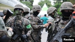 2026년 8월 19일 대한민국 서울에서 한국군 장병들이 연례 '을지 자유의 방패'(UFS) 연습의 일환으로 열린 대테러 훈련을 준비하고 있다.