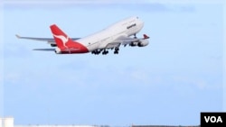 Armada penerbangan Qantas telah kembali mengudara. Pesawat ini lepas landas dari bandara Sydney, Senin (31/10).