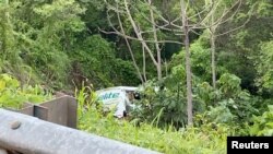 Una vista general del sitio de un accidente de autobús en Barranca Blanca, Nayarit, México, el 3 de agosto de 2023 en esta captura de pantalla tomada de un video de las redes sociales.