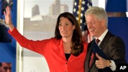 Democratic Senate challenger Alison Lundergan Grimes, left, speaks with former Presidet Bill Clinton at a fundraiser, Galt House Hotel, Louisville, Kentucky, Feb. 25, 2014.
