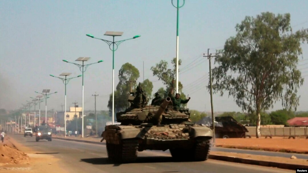 Sebuah tank militer Sudan Selatan melakukan patroli di ibukota Juba (foto: dok). 