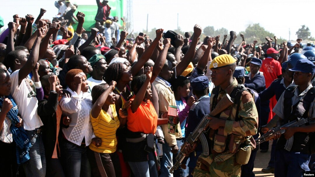 Supporters of Zimbabwean President Robert Mugabe's ZANU-PF party cheer during an election rally in Chitungwiza, about 35 kilometers south of the capital Harare, July 16, 2013.