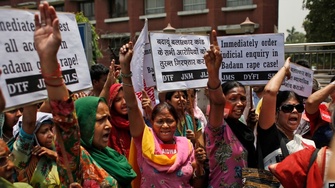 Para aktivis perempuan India melakukan unjuk rasa di New Delhi menuntut hukuman keras terhadap kasus perkosaan (foto: dok).
