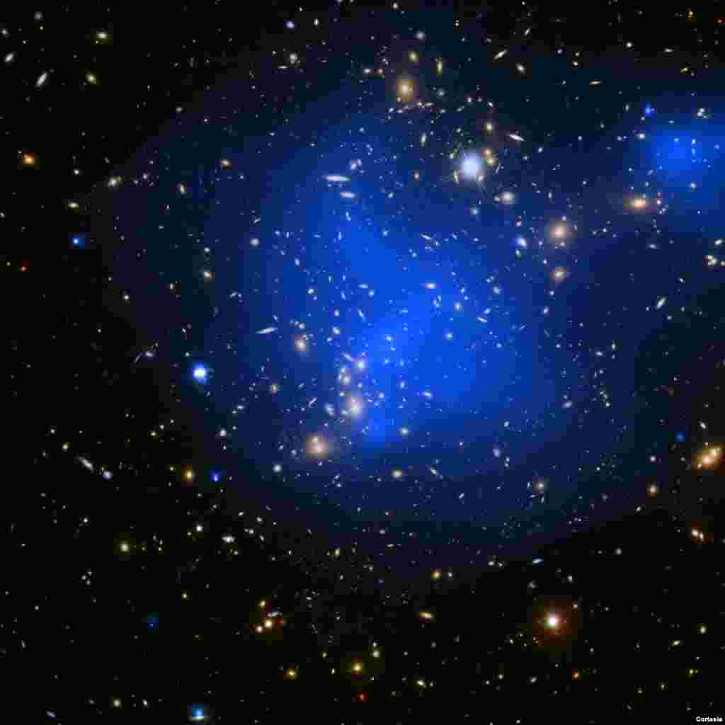 Imagen del c&#250;mulo de galaxias Abell 2744, tomada por telescopio espacial Hubble. [Foto: Cortes&#237;a NASA].