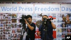 Periodistas trabajando en la Asociación de Periodistas de Tailandia durante el Día Mundial de la Libertad de Prensa en Bangkok, el jueves, 3 de mayo, de 2018.