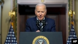 Presiden AS Joe Biden berbicara dalam konferensi pers dari Gedung Putih, Washington, pada 3 April 2024. (Foto: AP/Mark Schiefelbein)