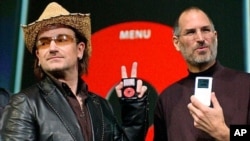 Steve Jobs et le musicien Bono