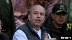 El ministro boliviano de Gobernación, Arturo Murillo, durante una conferencia de prensa en La Paz, Bolivia, tras una operación contra narcotraficantes el 23 de enero de 2020.