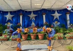 Altar a la Virgen colocado por el gobierno en avenida de Managua. [Foto: Daliana Ocaña, VOA]