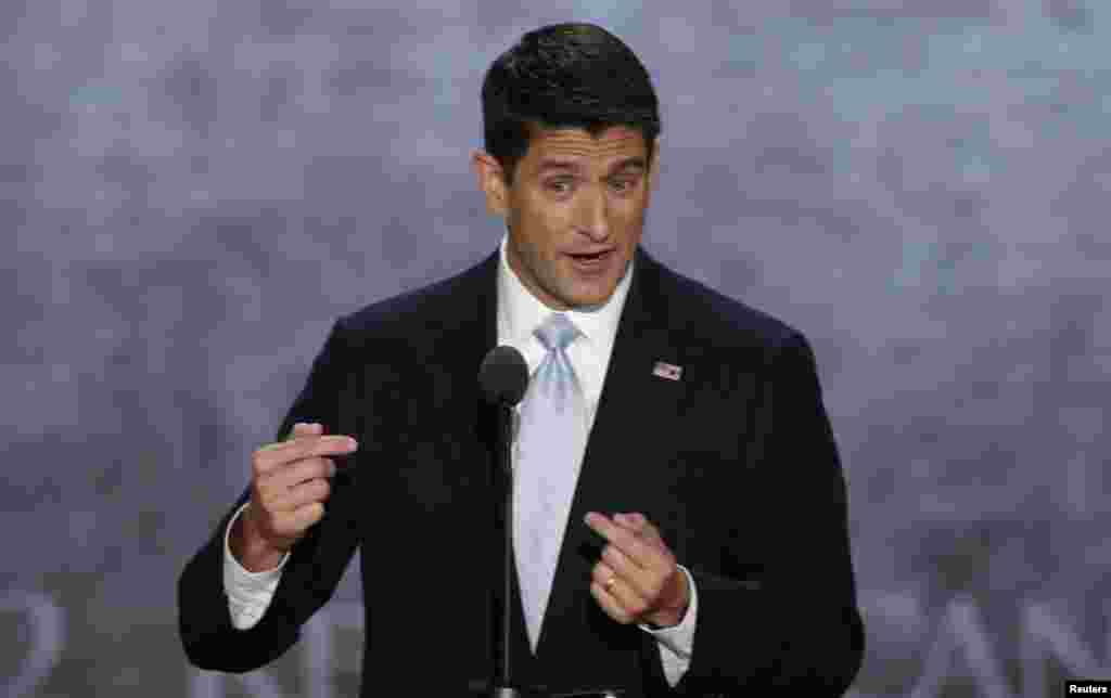 Kandidat wakil presiden Paul Ryan berpidato setelah menerima pencalonan pada sesi keteiga konvensi (29/8). (Reuters/Mike Segar)