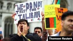 18일 영국 런던 시내에서 탈레반의 아프가니스탄 점령을 반대하는 시위가 벌어지고 있다. 