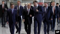 Russian President Vladimir Putin, center, visits a new power plant in Crimea, part of Moscow's efforts to upgrade the region's infrastructure in Sevastopol, Crimea, March 18, 2019. 