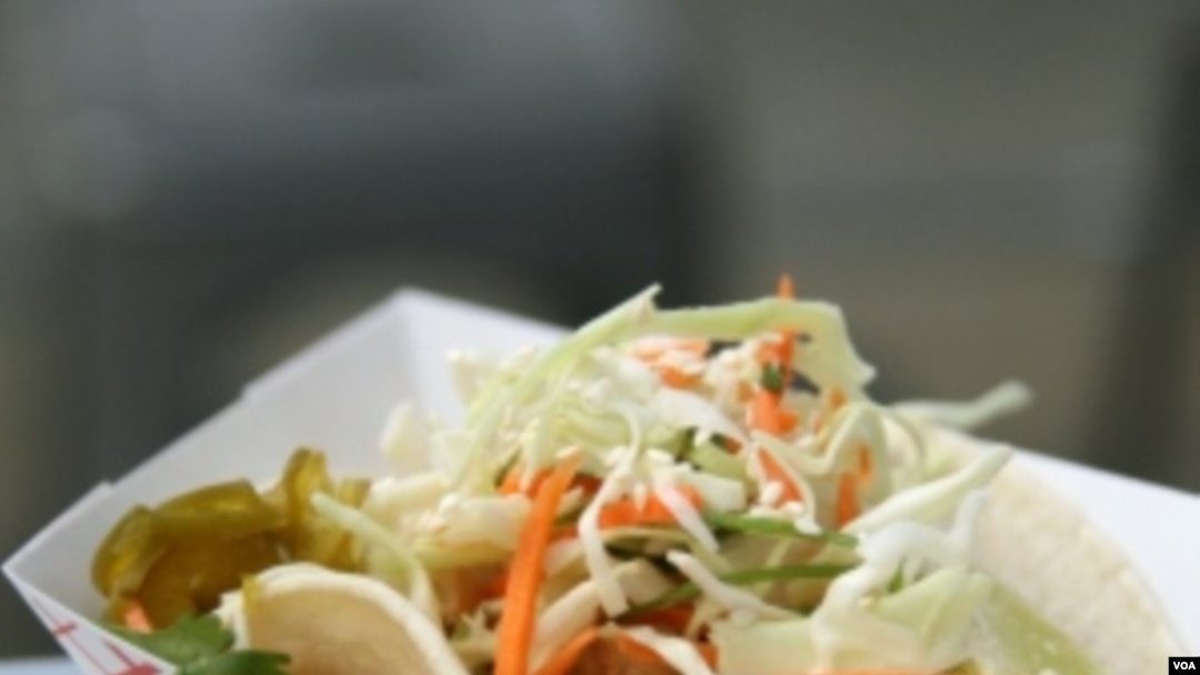 Taco tahu Korea adalah hasil perpaduan masakan Amerika Latin dengan masakan Korea.