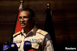 Le général Mohamed Hamdan Dagalo, connu sous le nom de Hemedti, s'exprime lors d'une conférence de presse au quartier général des Forces de soutien rapide à Khartoum, au Soudan, le 19 février 2023.