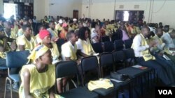 Abaphila ngokuthengisa impahla benza umhlangano omkhulu.