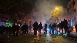 이란 수도 테헤란에서 14일째 대규모 반정부 시위가 이어지고 있다. 