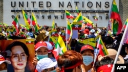 Myanmar migrants in Thailand take part in a protest against the military coup in their home country, in front of the United Nations ESCAP building in Bangkok on March 7, 2021. (Photo by Mladen ANTONOV / AFP)