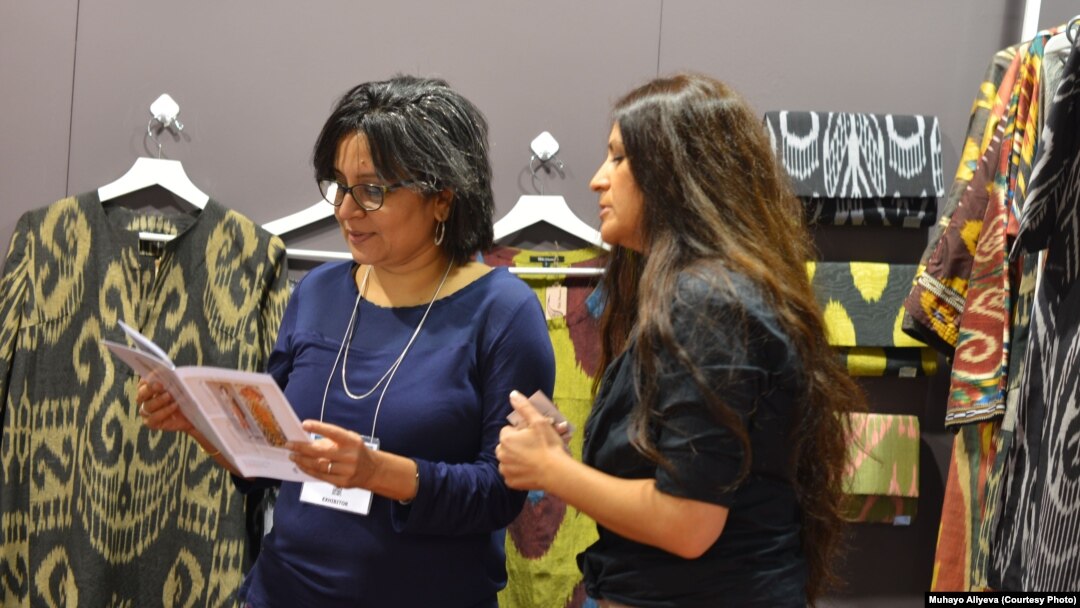 O'zbekistonlik Muhayo Aliyeva Nyu-Yorkdagi "NY Now" shousida yangi to'plamini namoyish qildi.