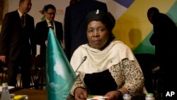 I/G Koomishiina Waldaa Afrikaa Nkosazana Dlamini-Zuma Sadaasaa 12, 2015.(AP)