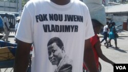 T-short avèk yon slogan pou mande retou jounalis-fotograf Vladjimir Lagagneur.
