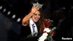 Miss Dakota del Norte, Cara Mund, fue coronada Miss Amercia en Atlantic City, New Jersey, el domingo, 10 de septiembre, de 2017.
