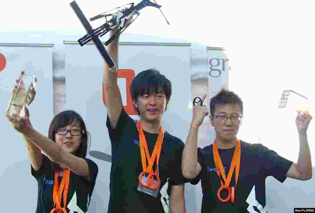 鬼面队赢得转弯赛冠军