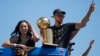 Golden State gagne mais Curry se blesse en NBA