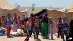 Internally displaced civilians from Fallujah flee their homes during fighting between Iraqi security forces and Islamic State group during a military operation to regain control of the city, outside Fallujah, 40 miles (65 kilometers) west of Baghdad, Iraq, Thursday, May 26, 2016. 