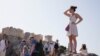 Atenas cierra la Acrópolis y monitorea las temperaturas con drones durante una ola de calor
