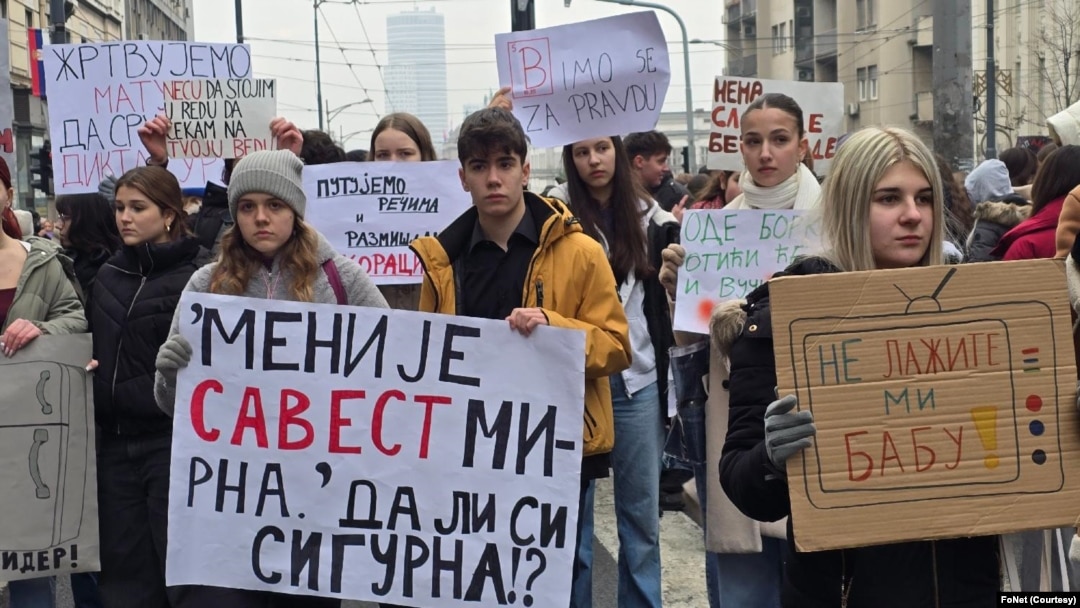 Učenici Pete beogradske gimnazije, Matematičke i gimnazije "Sveti Sava" u blokadi 22. januara (Foto: FoNet)