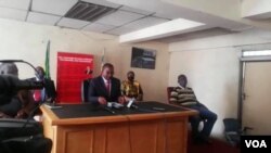 UMnu. Douglas Mwonzora okhokhela ibandla le MDC-T.