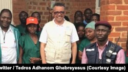 Le directeur général de l'OMS, Tedros Adhanom Ghebreyesus au milieu du personnel des agences des Nations unies chargées de la lutte contre Ebola à Beni, Nord-Kivu, RDC, 8 novembre 2018. (Twitter/ Tedros Adhanom Ghebreyesus)