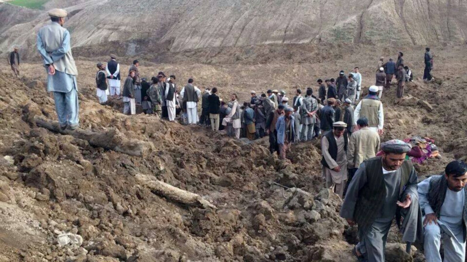 Hằng trăm người bị e là đã chết trong vụ đất lở ở Afghanistan