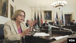 Ileana Ros Lehtinen anggota DPR AS partai Republik dan Ketua Komisi Masalah Luar Negeri menentang keputusan Presiden Obama.