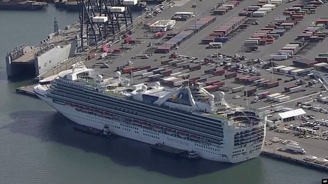 Kapal pesiar Grand Princess juga sempat terkatung-katung sebelum akhirnya berlabuh di San Francisco, California, AS (foto: dok). 
