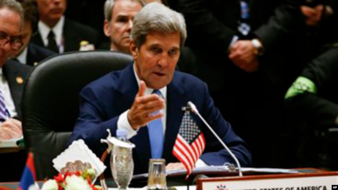 Menlu AS John Kerry memberikan pidatonya pada KTT ASEAN di Bandar Seri Begawan, Brunei Darussalam Rabu (9/10). 