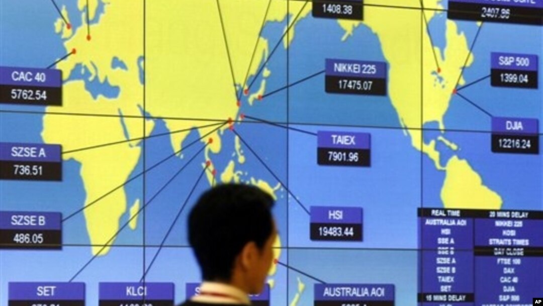香港证券交易所的全球股市交易的指数图表（资料图片）