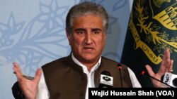 Menteri Luar Negeri Pakistan Shah Mehmood Qureshi berbicara di Islamabad. 