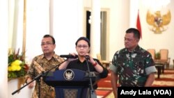 Menlu Retno Marsudi mengumumkan pembebasan 10 WNI di Istana Bogor, 1 Mei 2016. (VOA/Fathiyah Wardah)