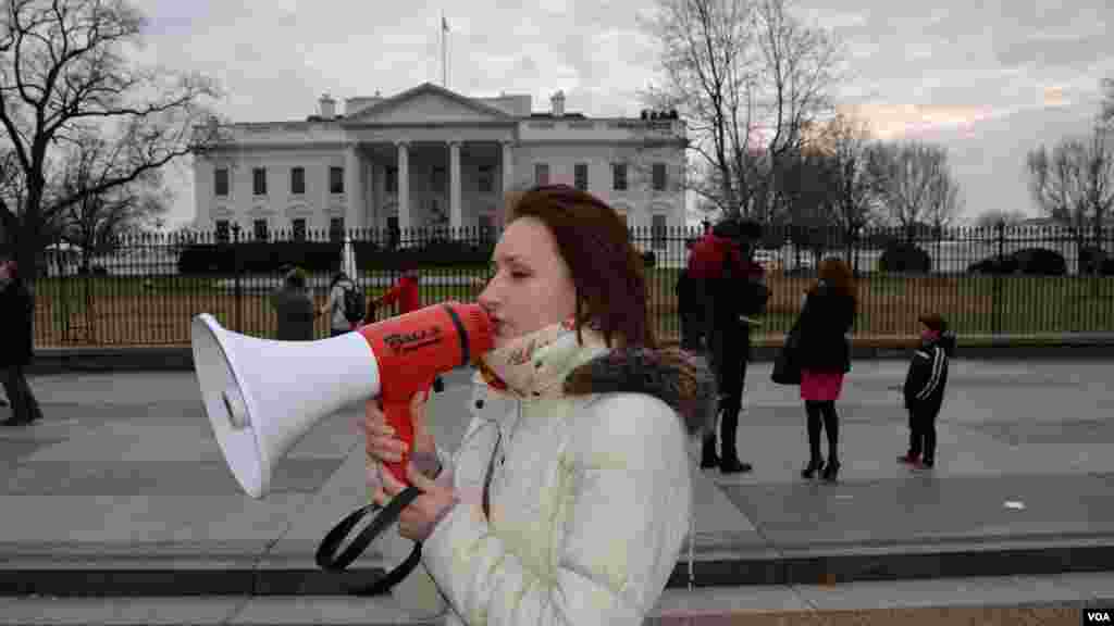 American Ukrainians protest near White House