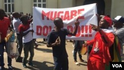 Izizalwane zeZimbabwe ezitshengisele ezitaladini zithabele okwenziwe nguMugabe.