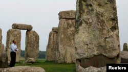 U.S. President Barack Obama visits Stonehenge in Wiltshire in the United Kingdom, Sept. 5, 2014. 
