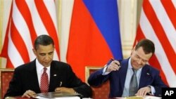 U.S. President Barack Obama and Russian President Dmitry Medvedev sign START treaty. (File)