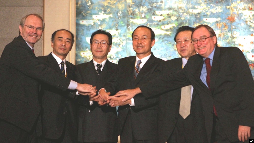 지난 2005년 중국 베이징에서 9.19 공동성명을 발표한 6자회담 수석대표들. (자료사진)