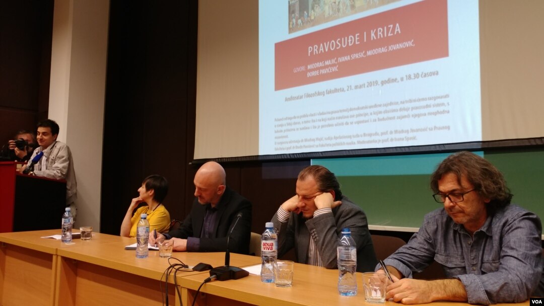 Učesnici tribine "Pravosuđe i kriza" u sklopu tribina "Nije filozofski ćutati", na Filozofskom fakultetu u Beogradu, 21. marta 2019.