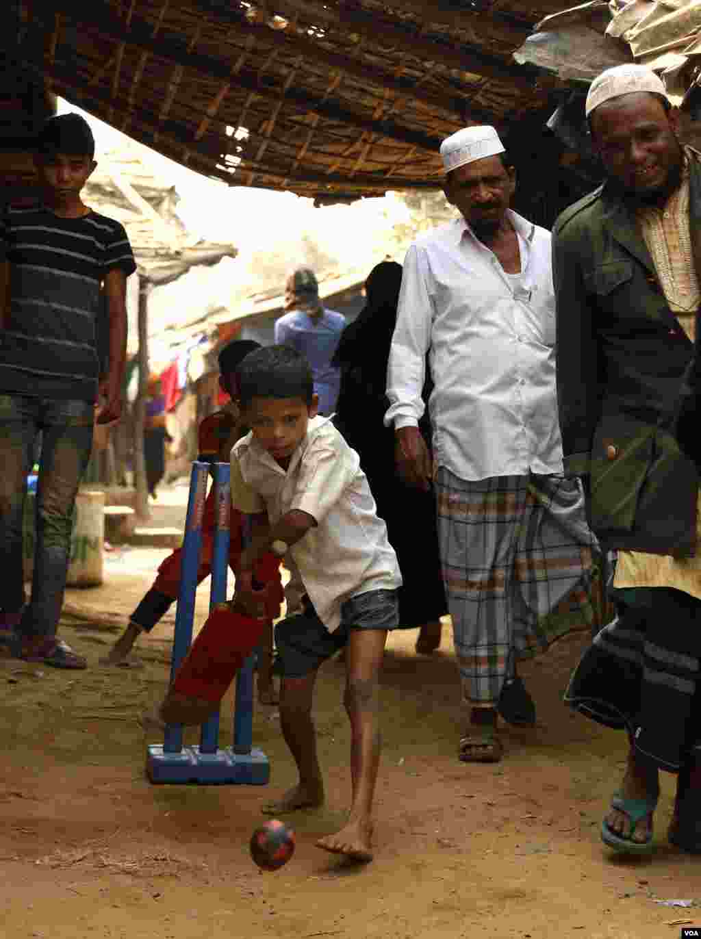 Robaun Alam, 11, plays cricket in an alley at the Kutupalong refugee camp on Feb. 15, 2020. (Hai Do/VOA)