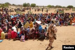 Wakimbizi wa Sudan wakiwa nchini Chad May 9, 2023. REUTERS/Zohra Bensemra