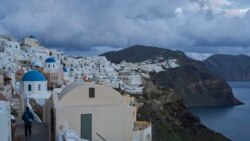 Pulau Santorini di Yunani diguncang gempa sepanjang malam hingga Rabu (5/2).