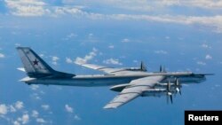 러시아의 TU-95 전략폭격기. 지난 2013년 8월 일본 남부 규슈섬 인근 상공에서 일본 자위대 전투기가 촬영한 사진이다.